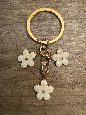 Gold Tone Keyring/Bag Charm with White Flower Charms